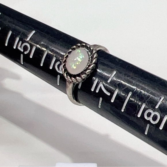 Bohemian Vintage Like Ivory Faux Stone Silver plated Ring Size 6.5 - Picture 4 of 4